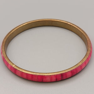 Eleganter Armreif – Stilvolles Design in Rosa und Gold