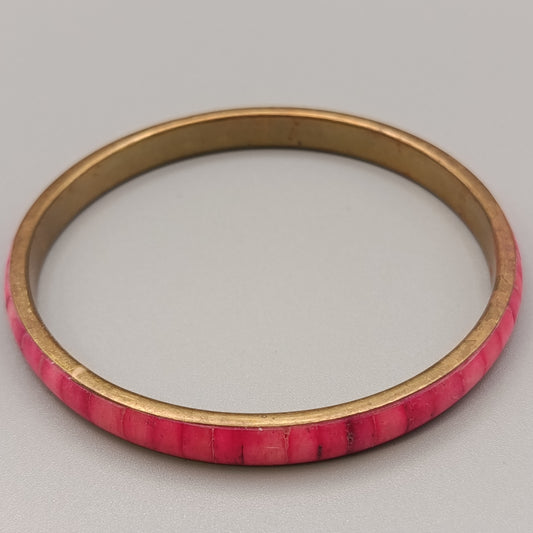 Eleganter Armreif – Stilvolles Design in Rosa und Gold