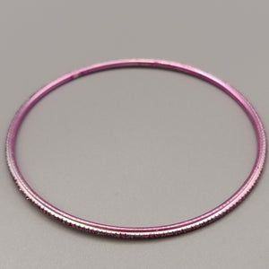 Eleganter Armreif – Klassisches Design in Rosa