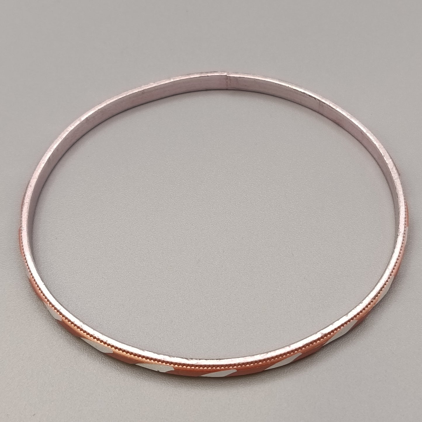 Eleganter Armreif – Klassisches Design in Roségold- und Silberoptik