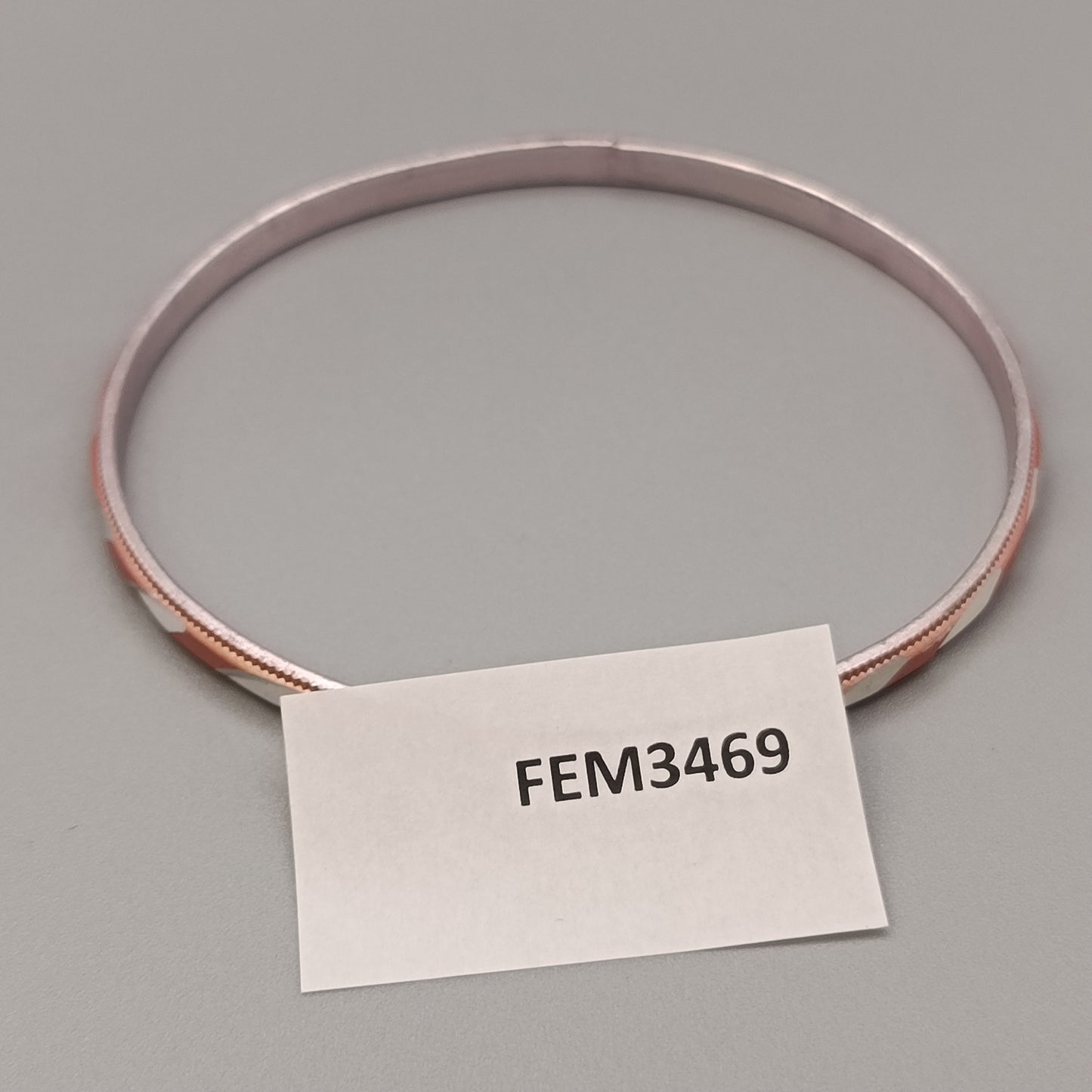 Eleganter Armreif – Klassisches Design in Roségold- und Silberoptik