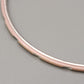 Eleganter Armreif – Zartes Design in Rosa und Silberoptik