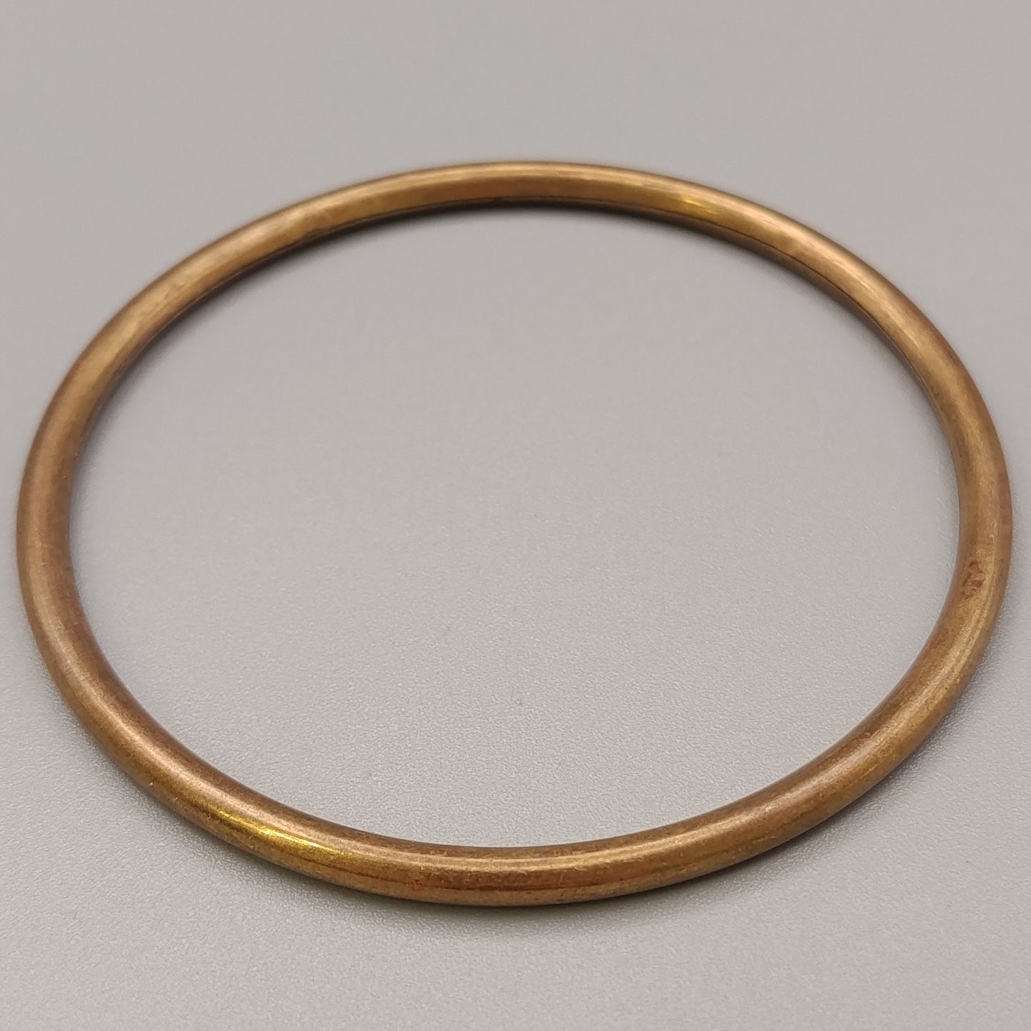 Eleganter Armreif – Klassisches Design in Goldoptik