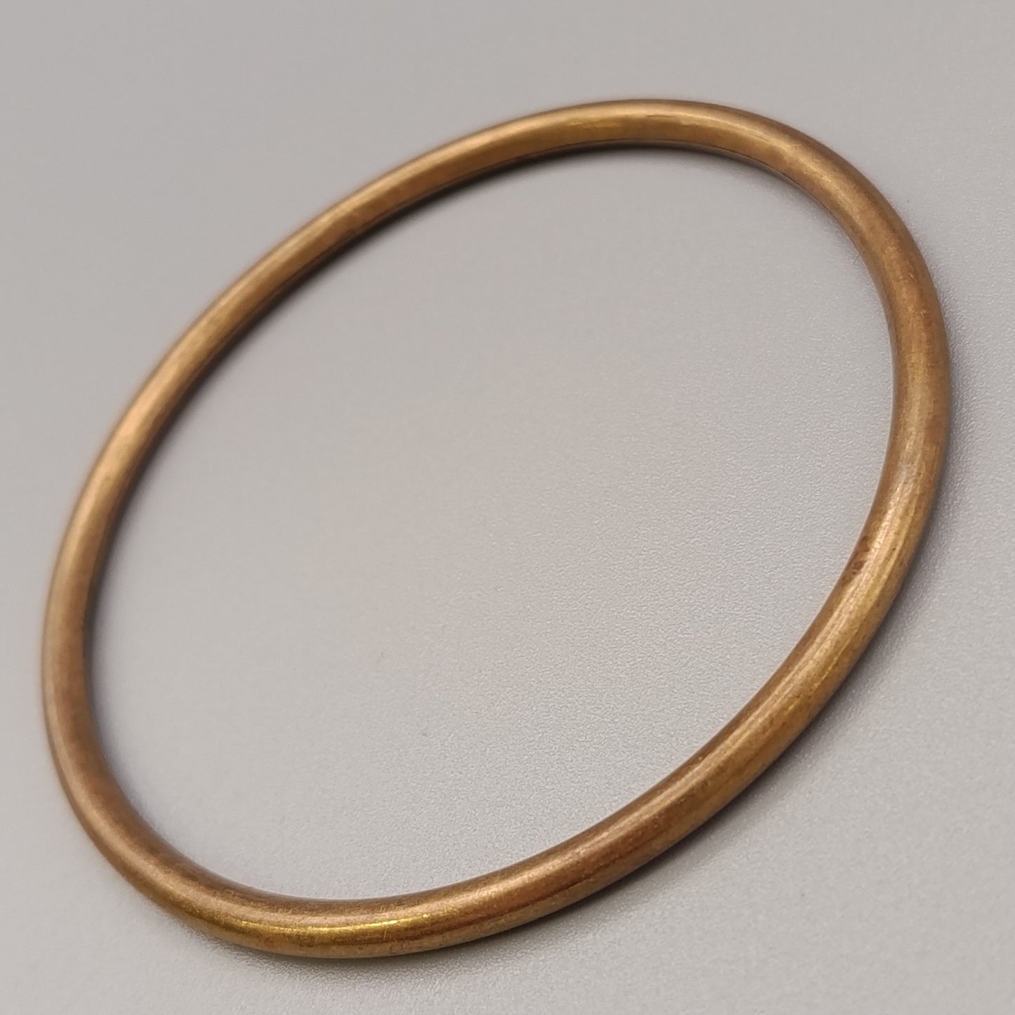 Eleganter Armreif – Klassisches Design in Goldoptik