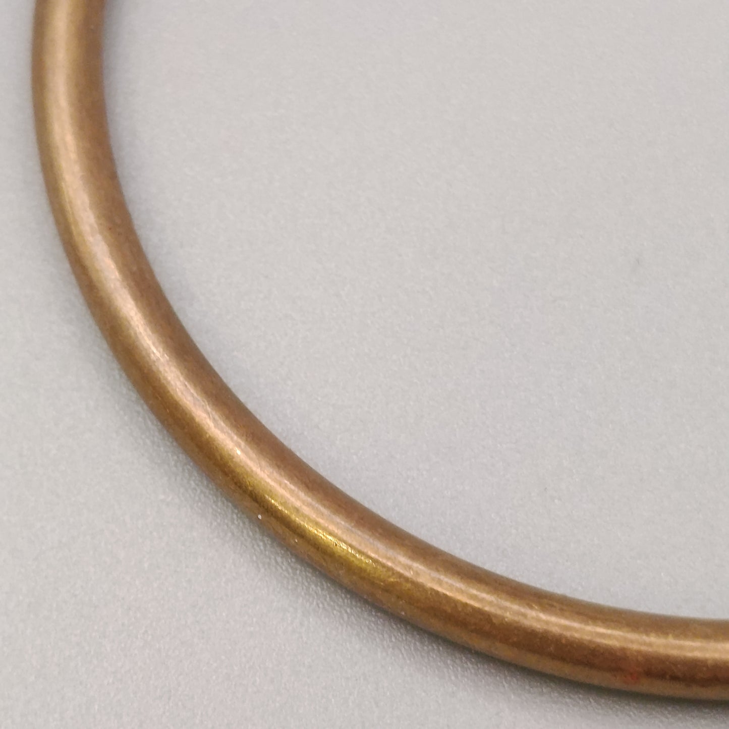 Eleganter Armreif – Klassisches Design in Goldoptik