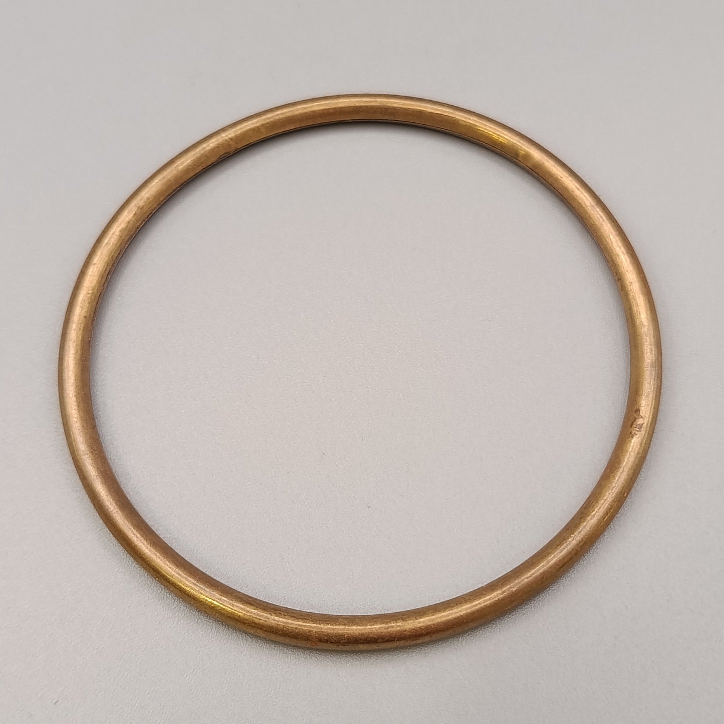 Eleganter Armreif – Klassisches Design in Goldoptik