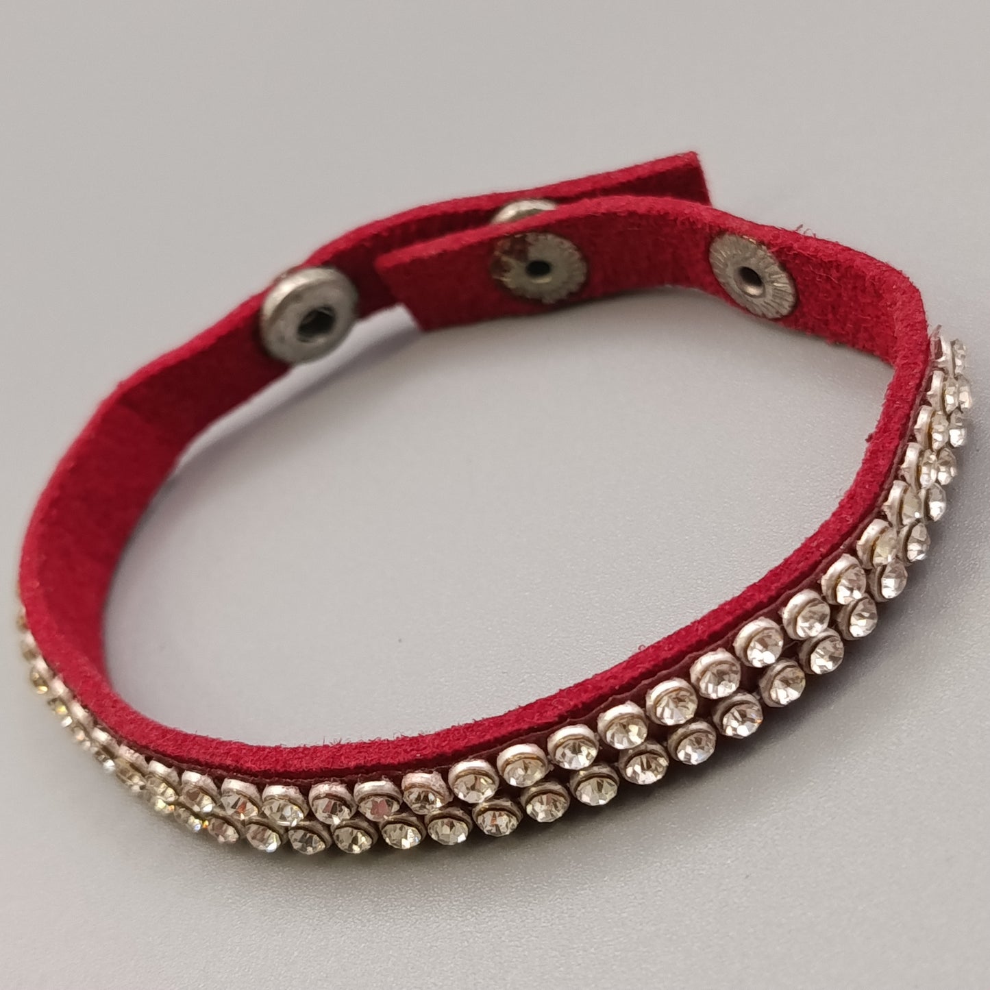 Elegantes Damen Armband – Glänzendes Design in Rot