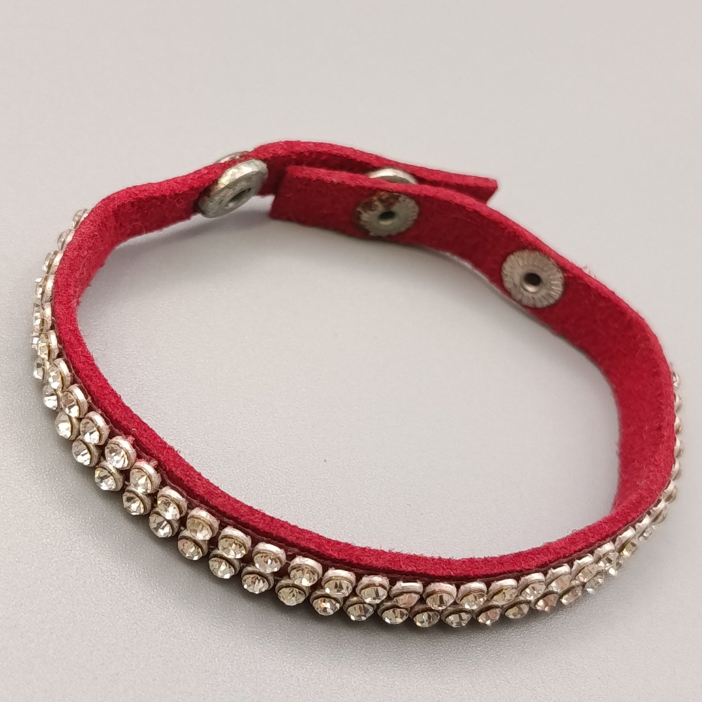 Elegantes Damen Armband – Glänzendes Design in Rot