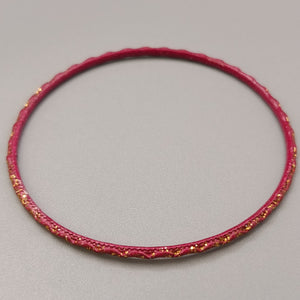 Eleganter Armreif – Stilvolles Design in Pink und Gold