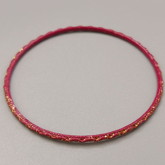 Eleganter Armreif – Stilvolles Design in Pink und Gold