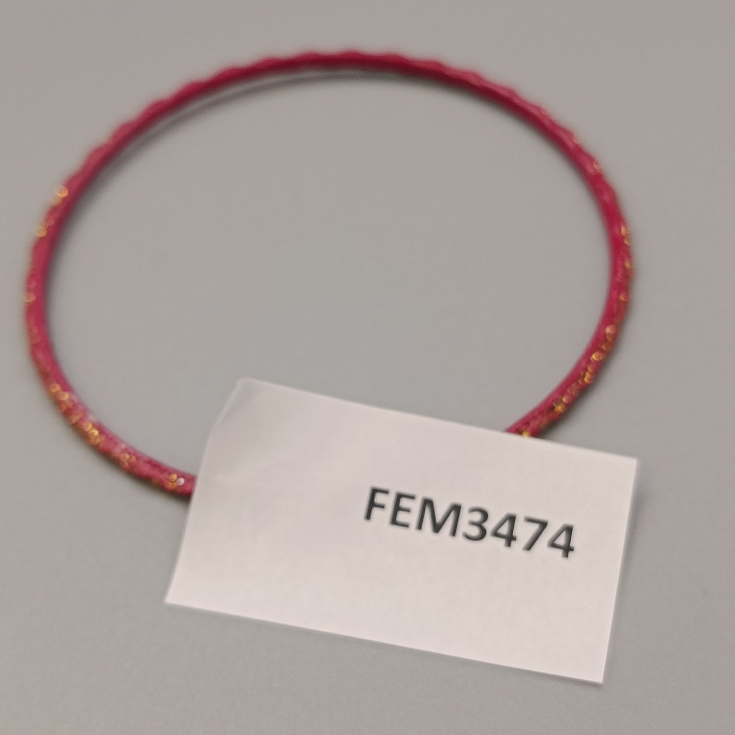 Eleganter Armreif – Stilvolles Design in Pink und Gold