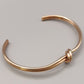 Eleganter Armreif – Modernes Design mit Knotendetail