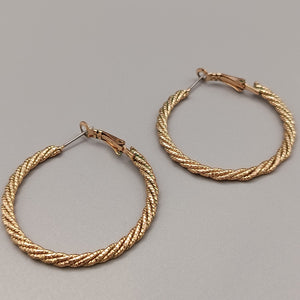 Elegante Creolen – Klassisches Design in Goldoptik