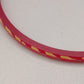 Eleganter Armreif – Schlichtes Design in Rot und Gold