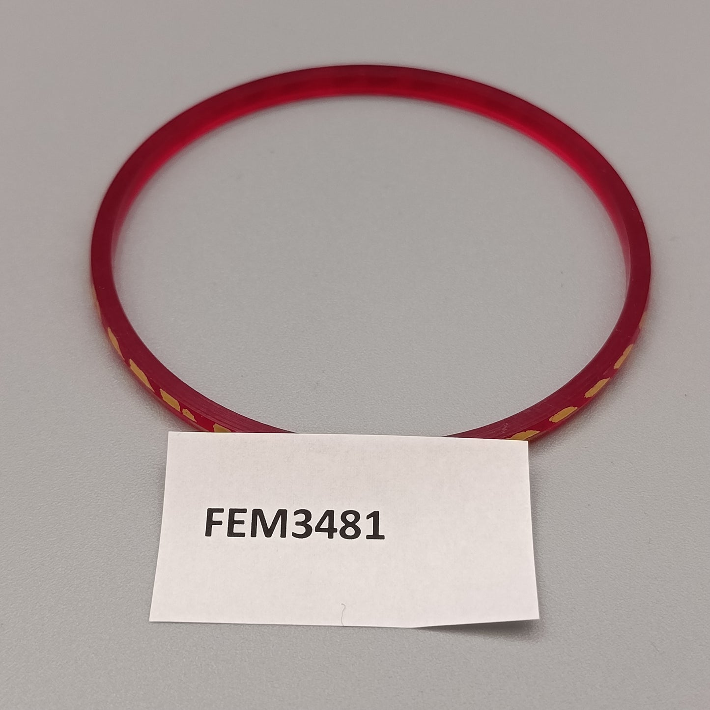 Eleganter Armreif – Schlichtes Design in Rot und Gold