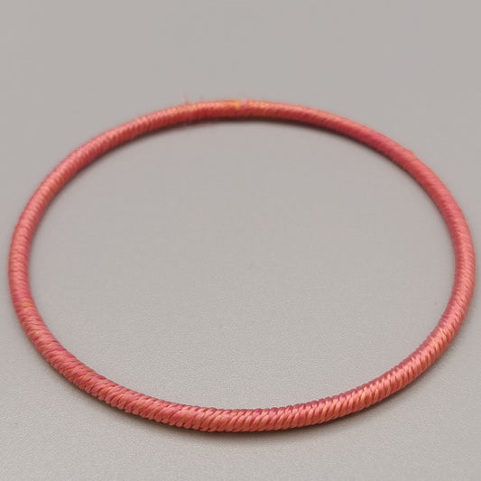 Eleganter Armreif – Schlichtes Design in Rosa