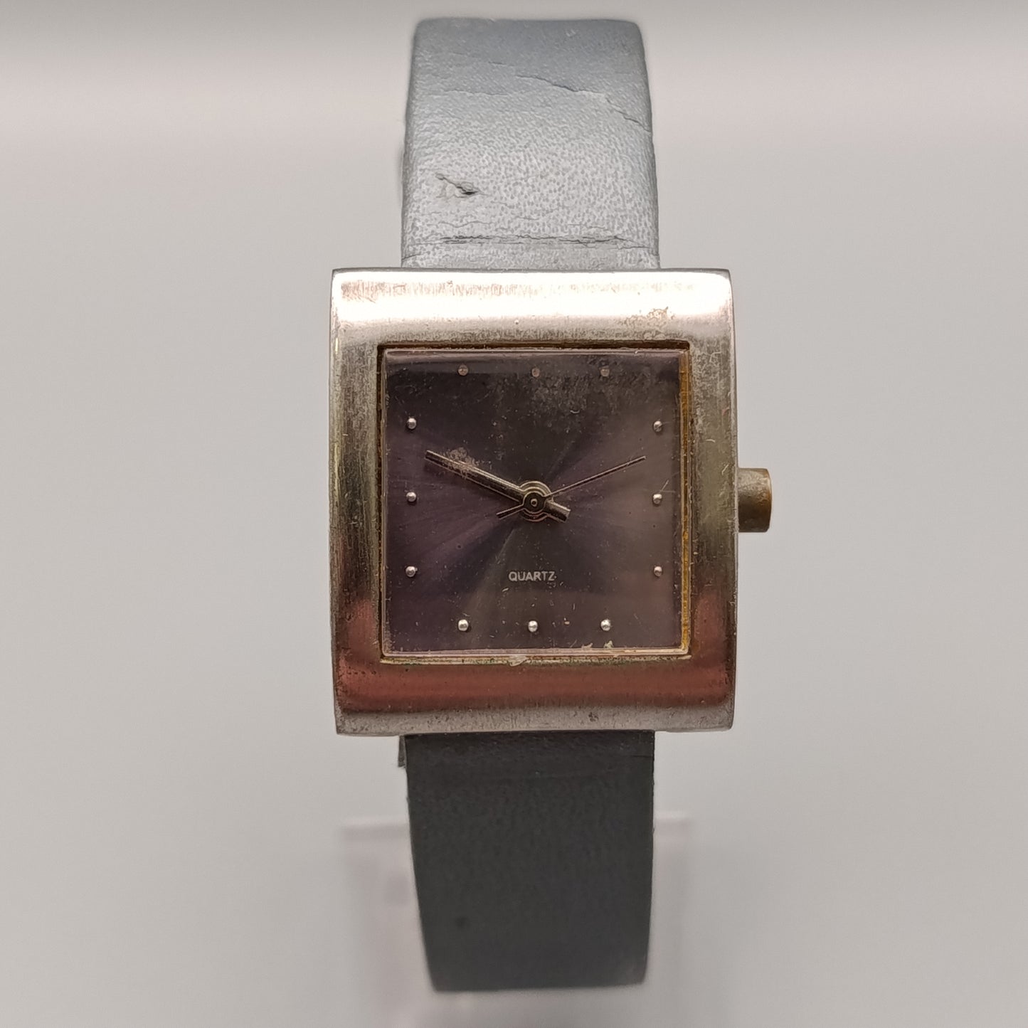 Elegante Damen Uhr – Quadratisches Gehäuse im modernen Stil