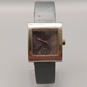 Elegante Damen Uhr – Quadratisches Gehäuse im modernen Stil