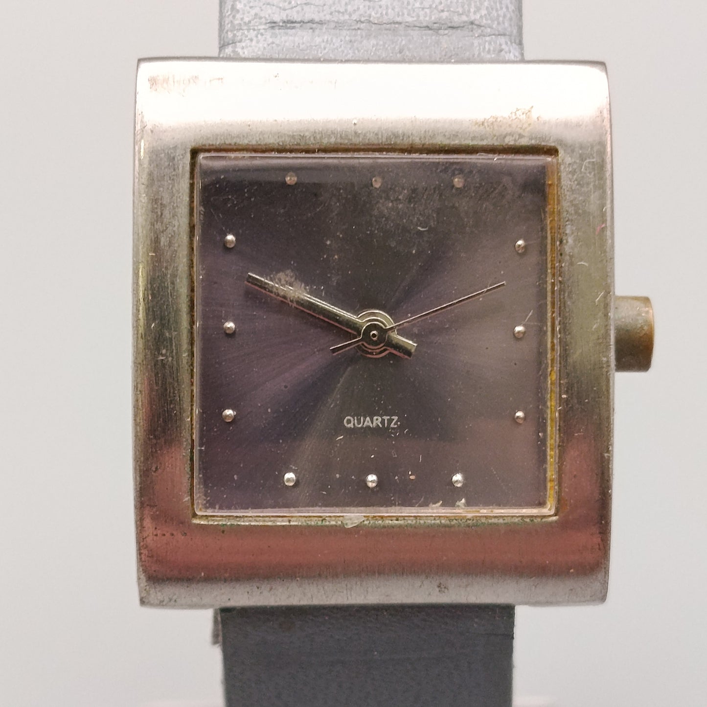 Elegante Damen Uhr – Quadratisches Gehäuse im modernen Stil