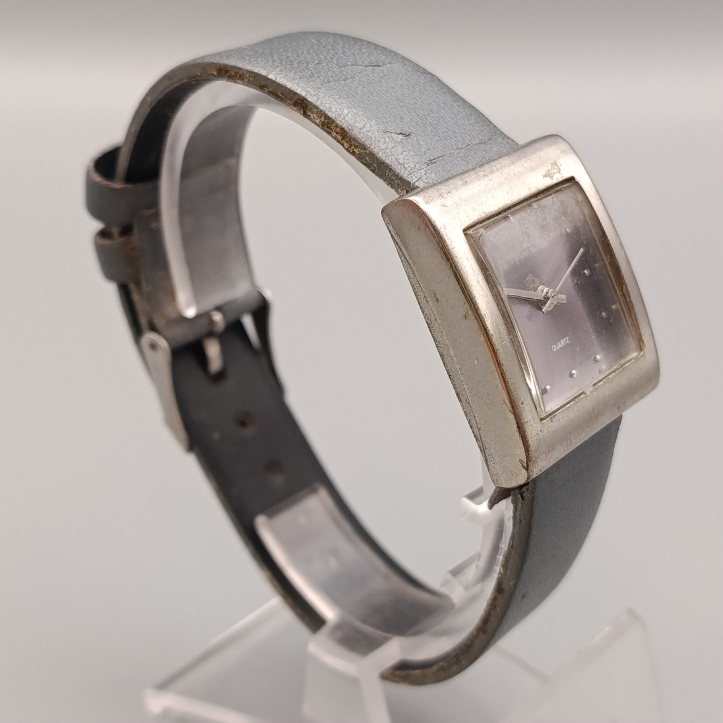 Elegante Damen Uhr – Quadratisches Gehäuse im modernen Stil