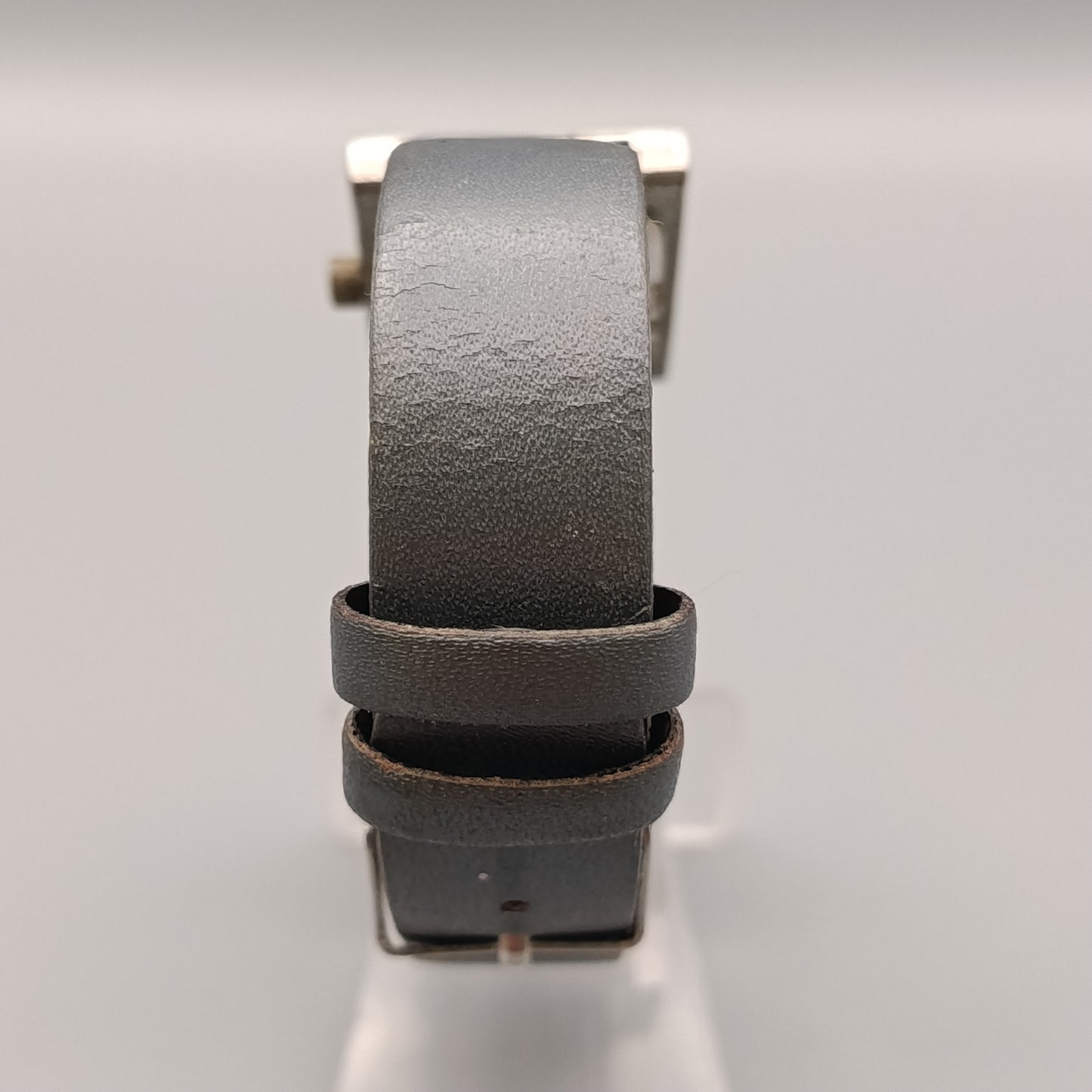 Elegante Damen Uhr – Quadratisches Gehäuse im modernen Stil