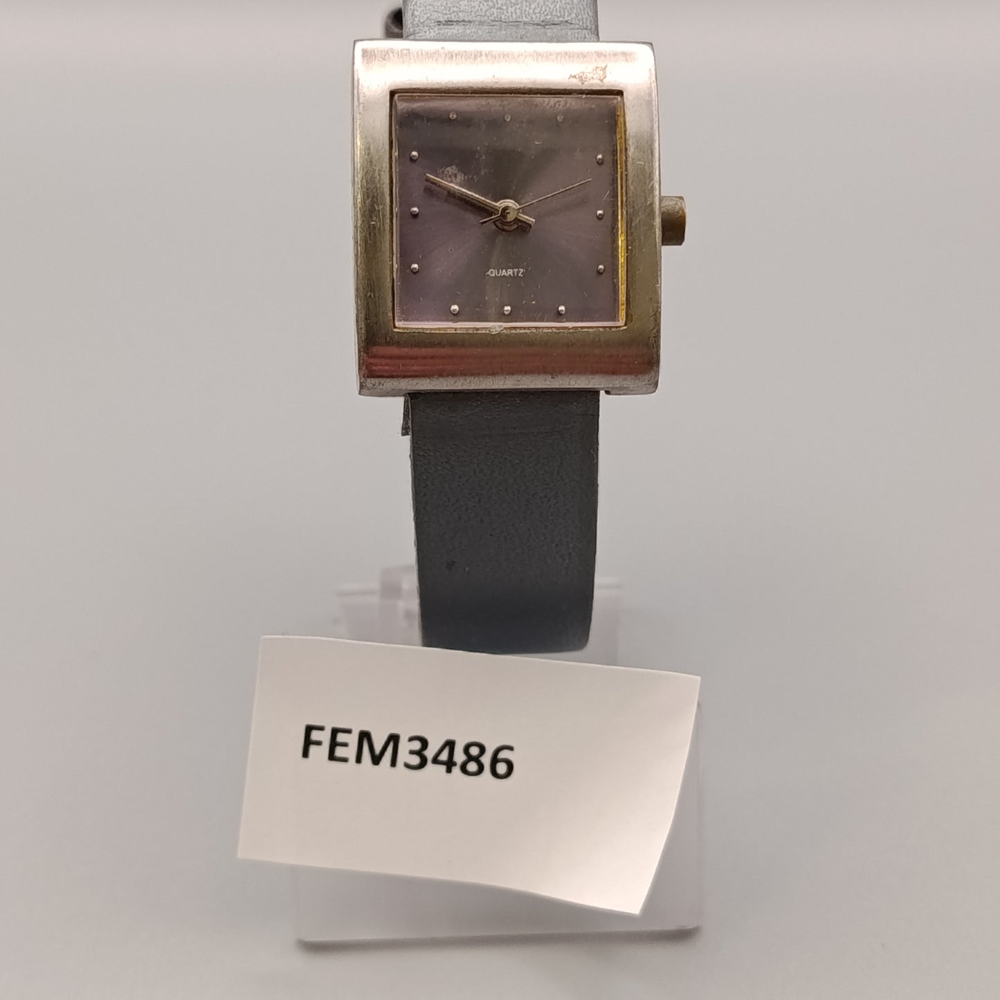 Elegante Damen Uhr – Quadratisches Gehäuse im modernen Stil