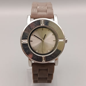 Elegante Damen Uhr – Stilvolles Design in Braun und Silberoptik