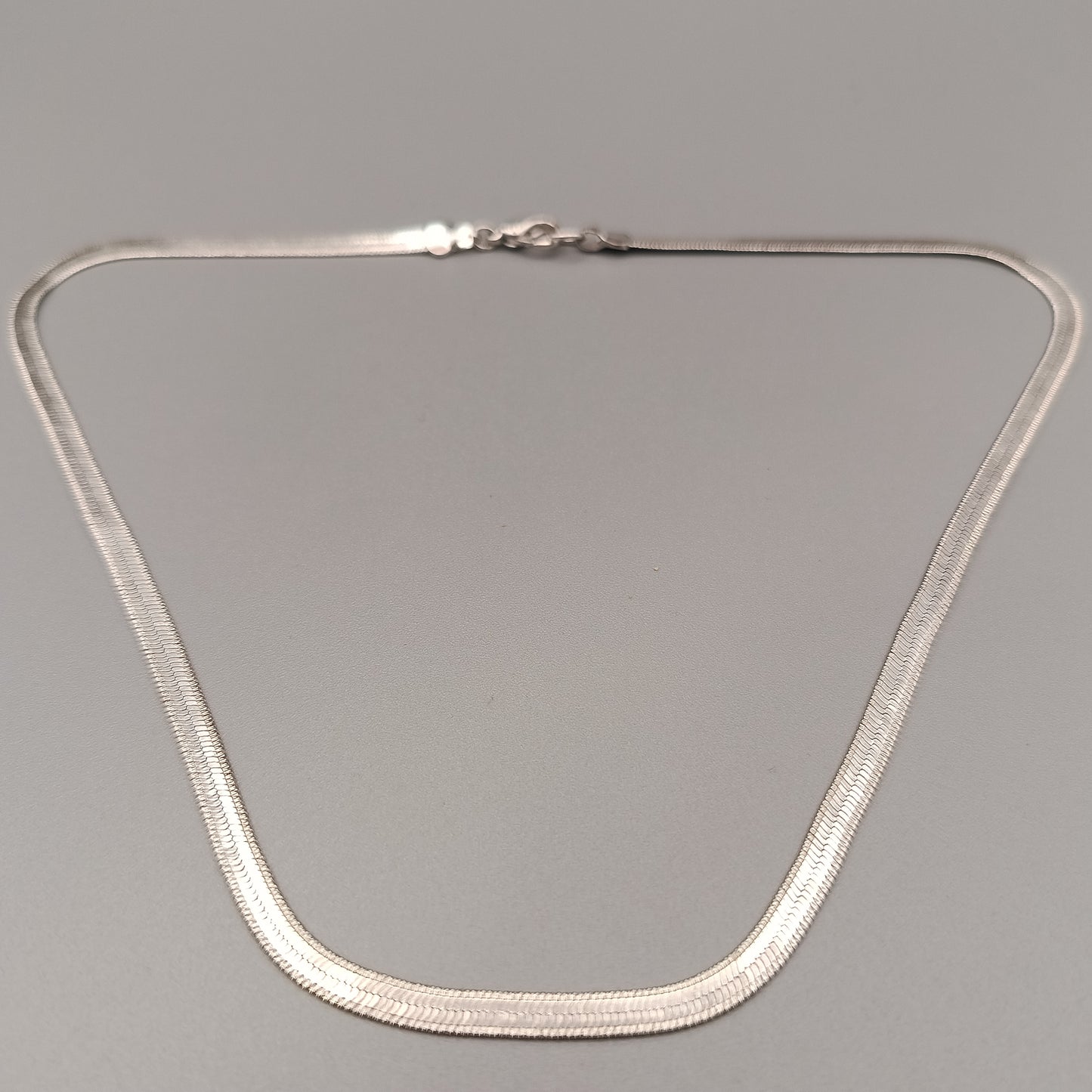 Elegante Schlangenkette – Klassisches Design in Silberoptik