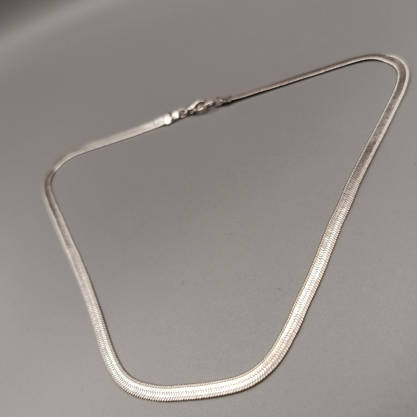 Elegante Schlangenkette – Klassisches Design in Silberoptik