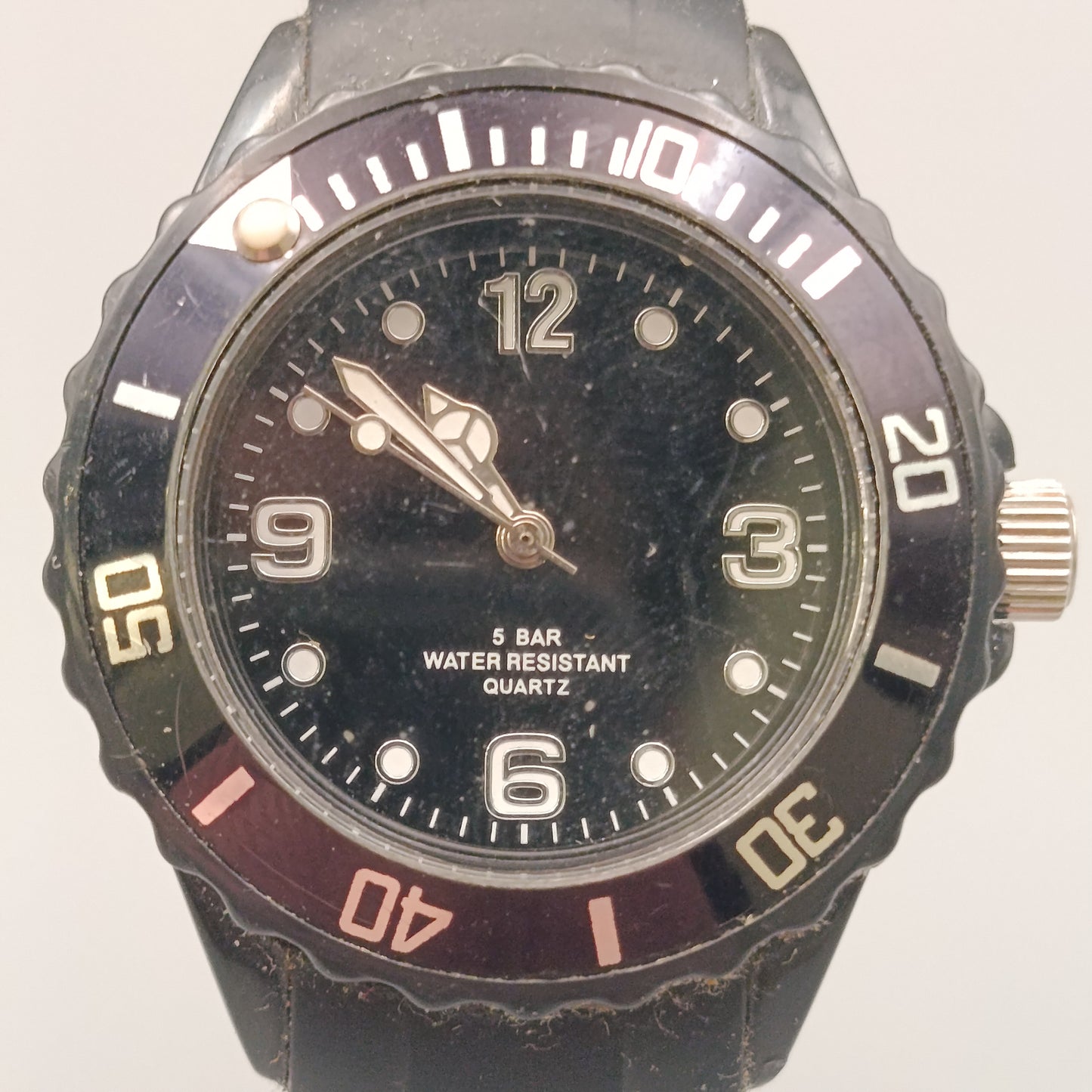 Elegante Damen Uhr – Sportliches Design in Schwarz