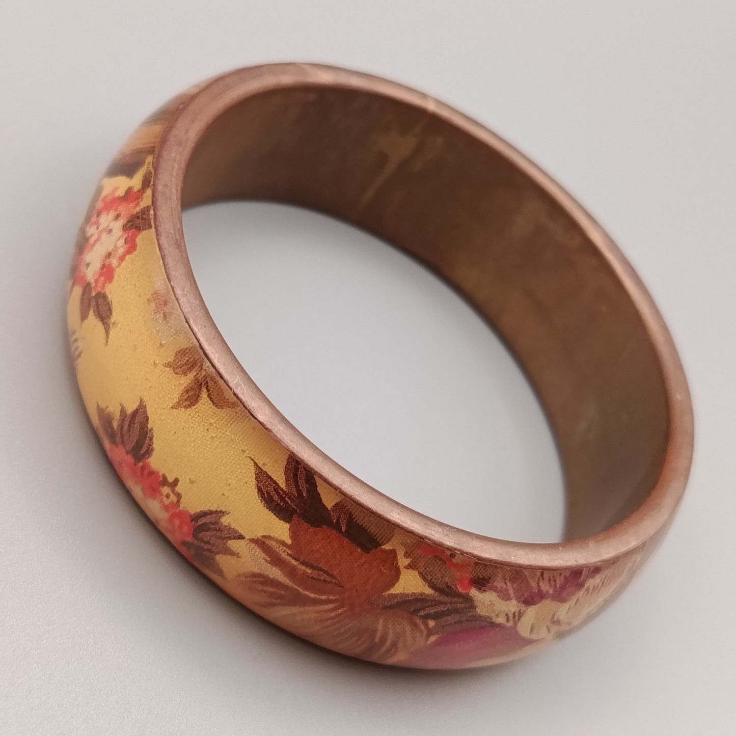 Eleganter Armreif – Florales Design in Warmen Farben