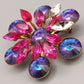 Elegante Vintage Brosche – Blumen-Design mit funkelnden Strasssteinen