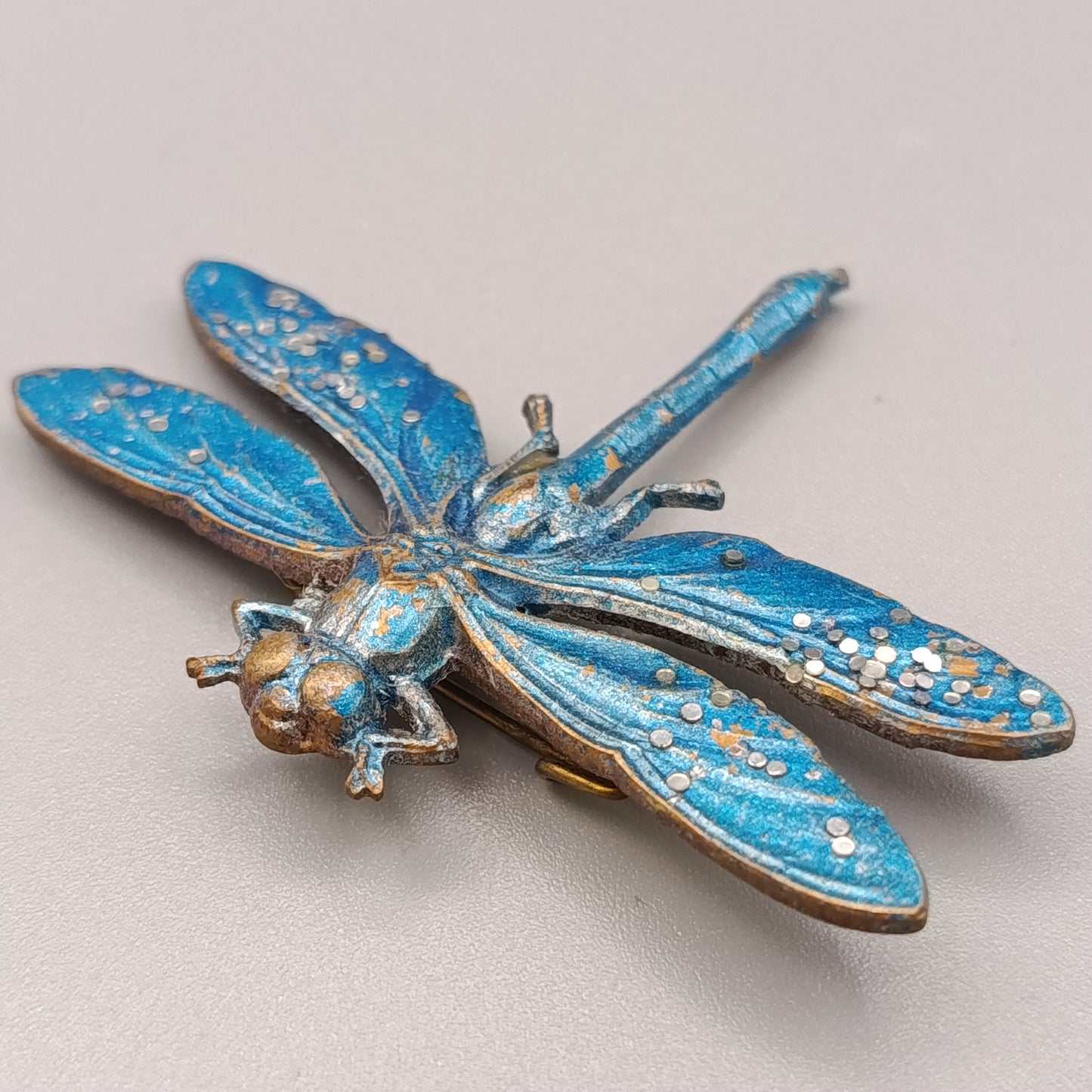 Elegante Libellen Brosche – Dekoratives Design in Blau-Gold