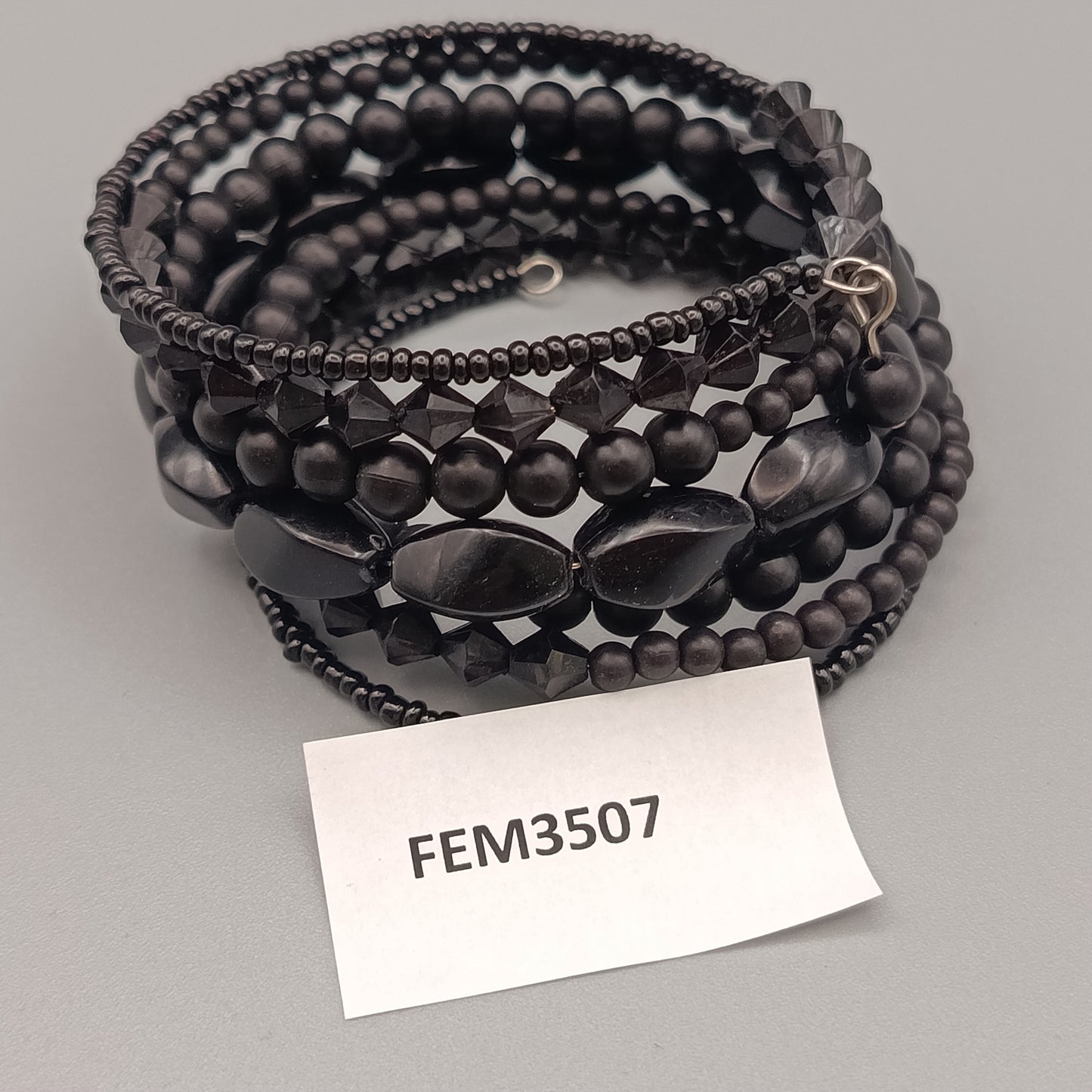 Elegantes mehrreihiges Armband – Schlichtes Design in Schwarz
