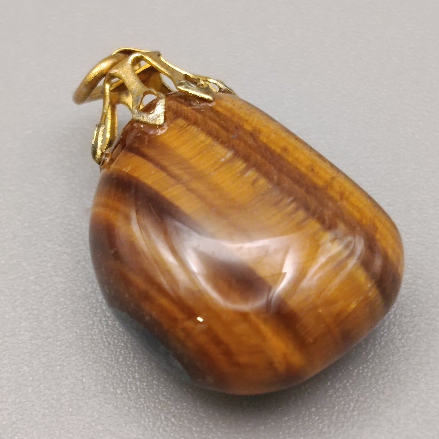 Eleganter Tigerauge Anhänger – Edler Edelstein mit Goldoptik