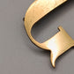 Elegante Buchstaben Brosche – Design in Goldoptik