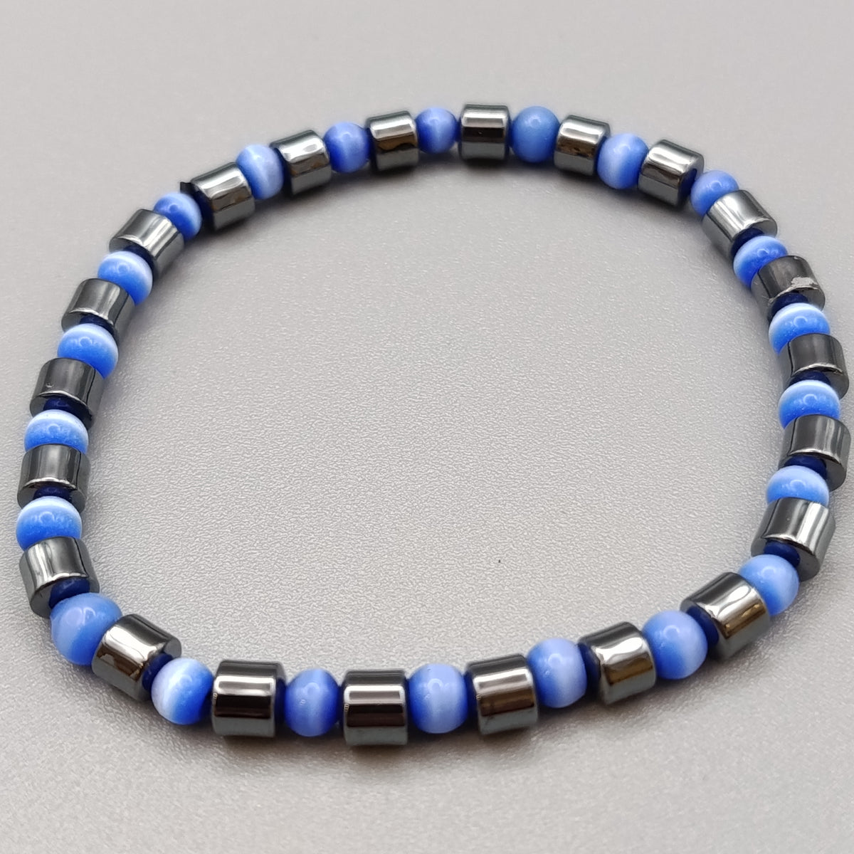 Schickes Hämatit Armband – Blau schimmernde Perlen