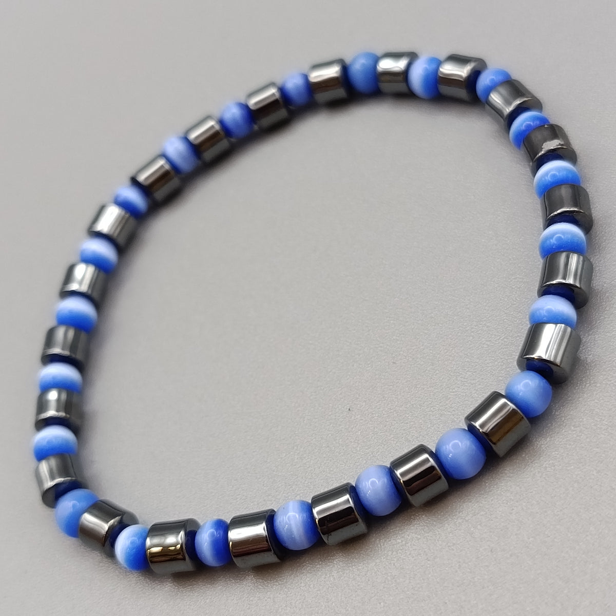 Schickes Hämatit Armband – Blau schimmernde Perlen