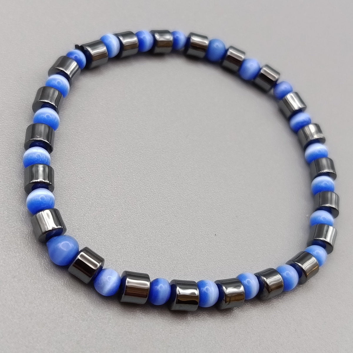 Schickes Hämatit Armband – Blau schimmernde Perlen