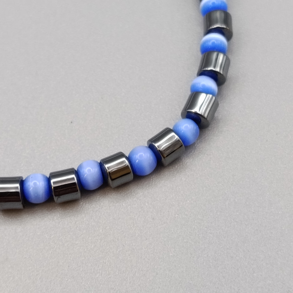 Schickes Hämatit Armband – Blau schimmernde Perlen
