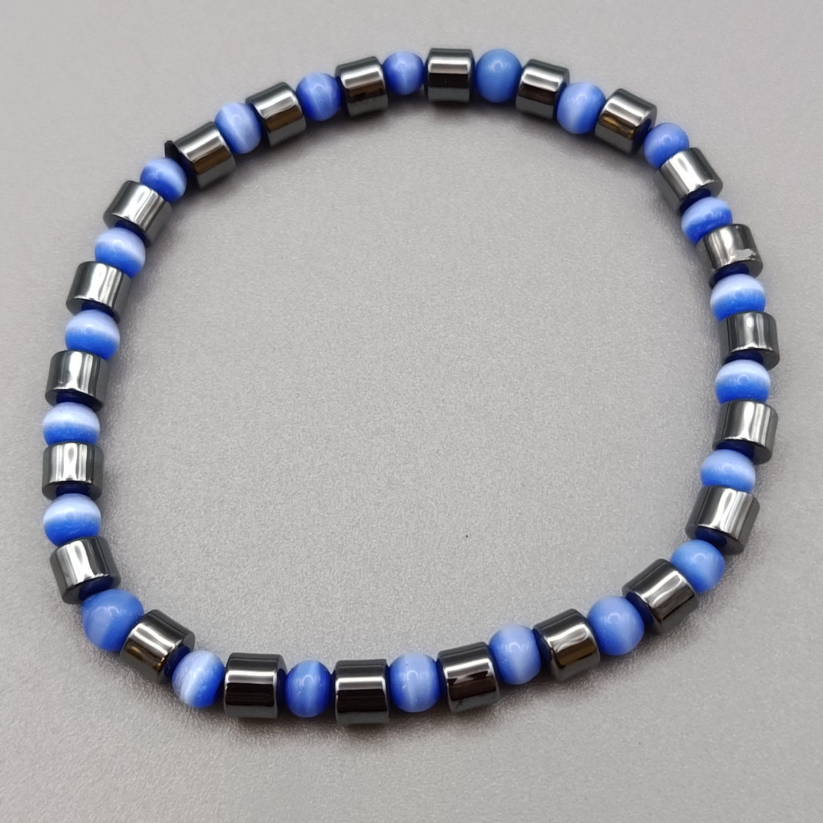 Schickes Hämatit Armband – Blau schimmernde Perlen