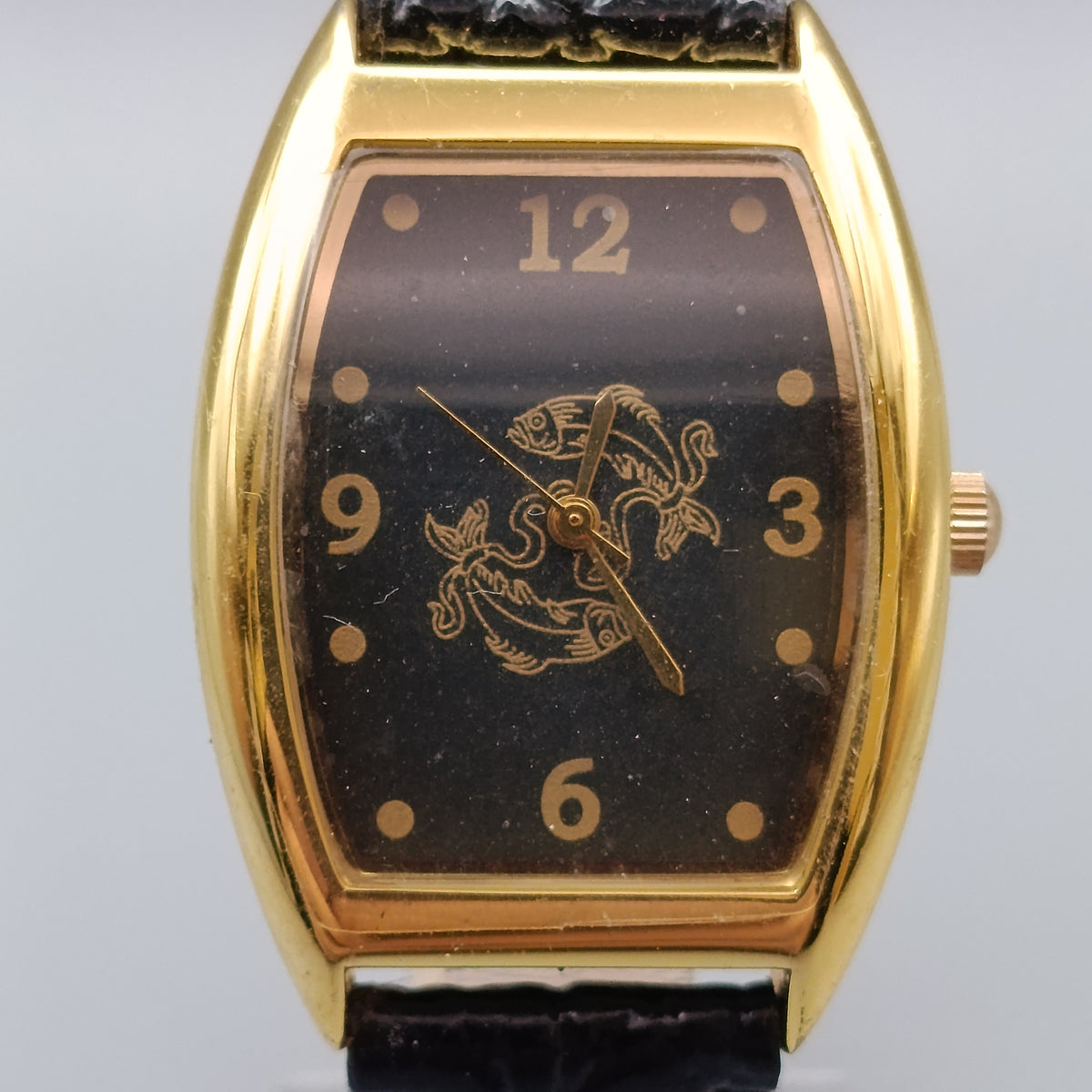 Elegante Fische Motiv Herren Uhr – Tonneau Gehäuse