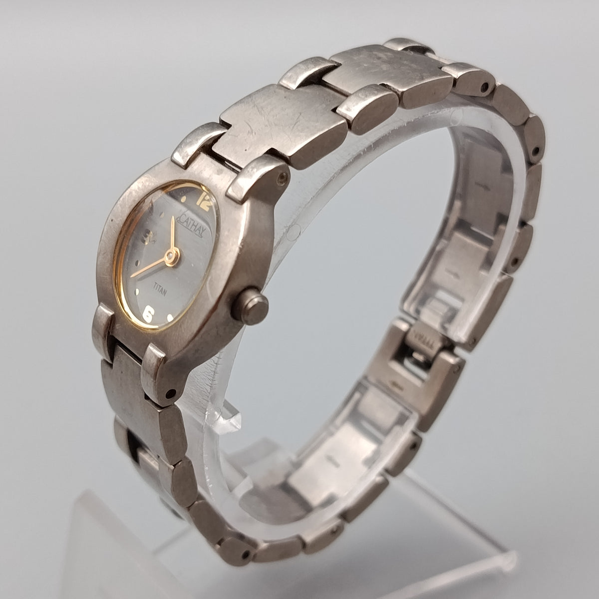 Klassische Cathay Titan Damen Uhr – Bicolor Design