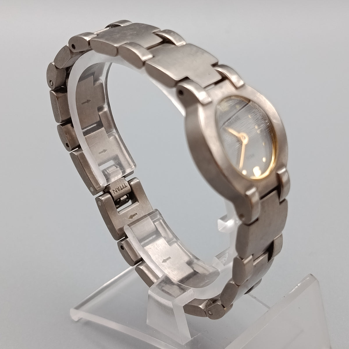 Klassische Cathay Titan Damen Uhr – Bicolor Design
