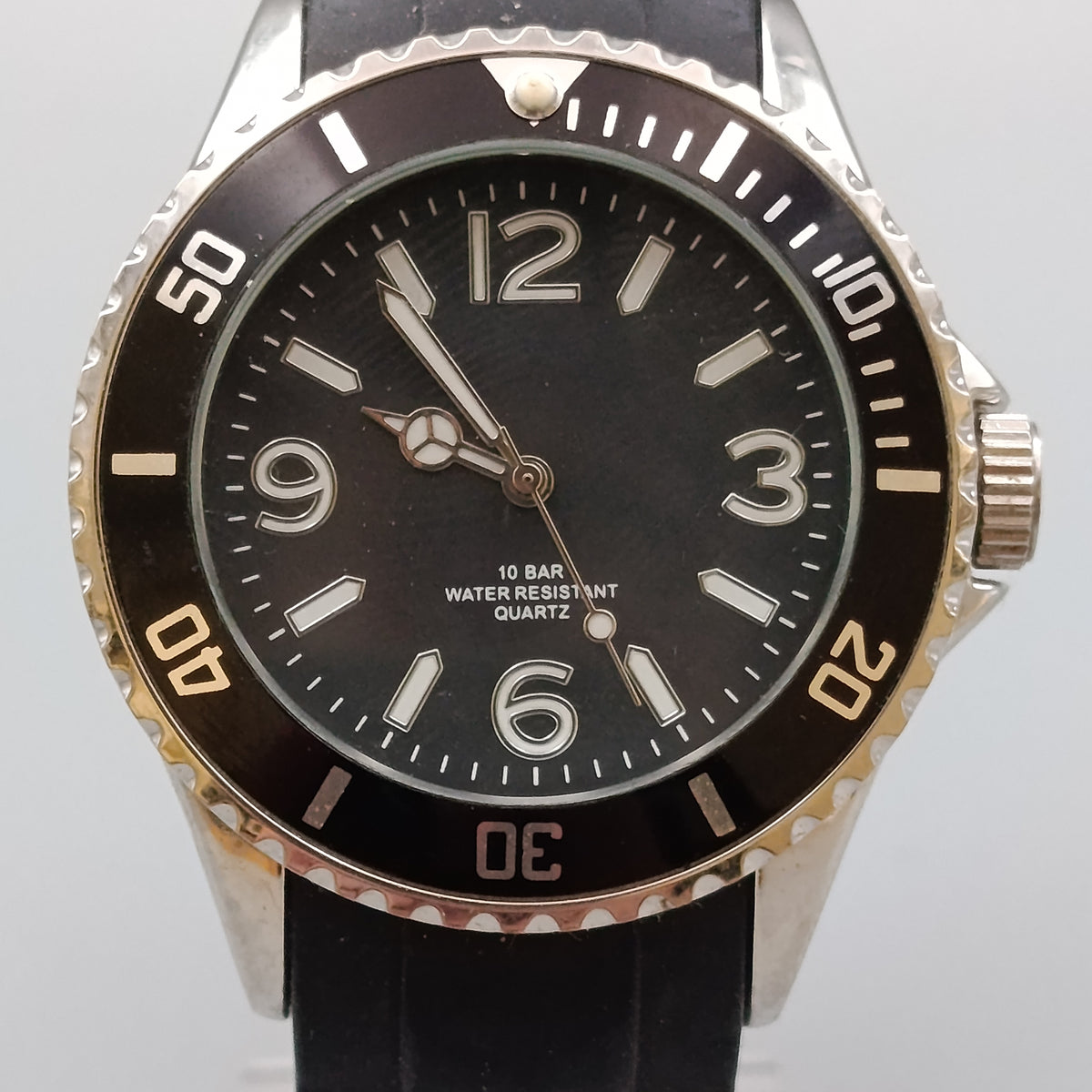 Sportliche Herren Uhr im Taucher-Design