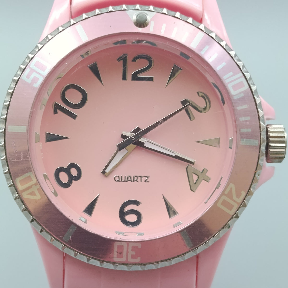 Sportliche Damen Uhr in Rosa – Modernes Taucher-Design