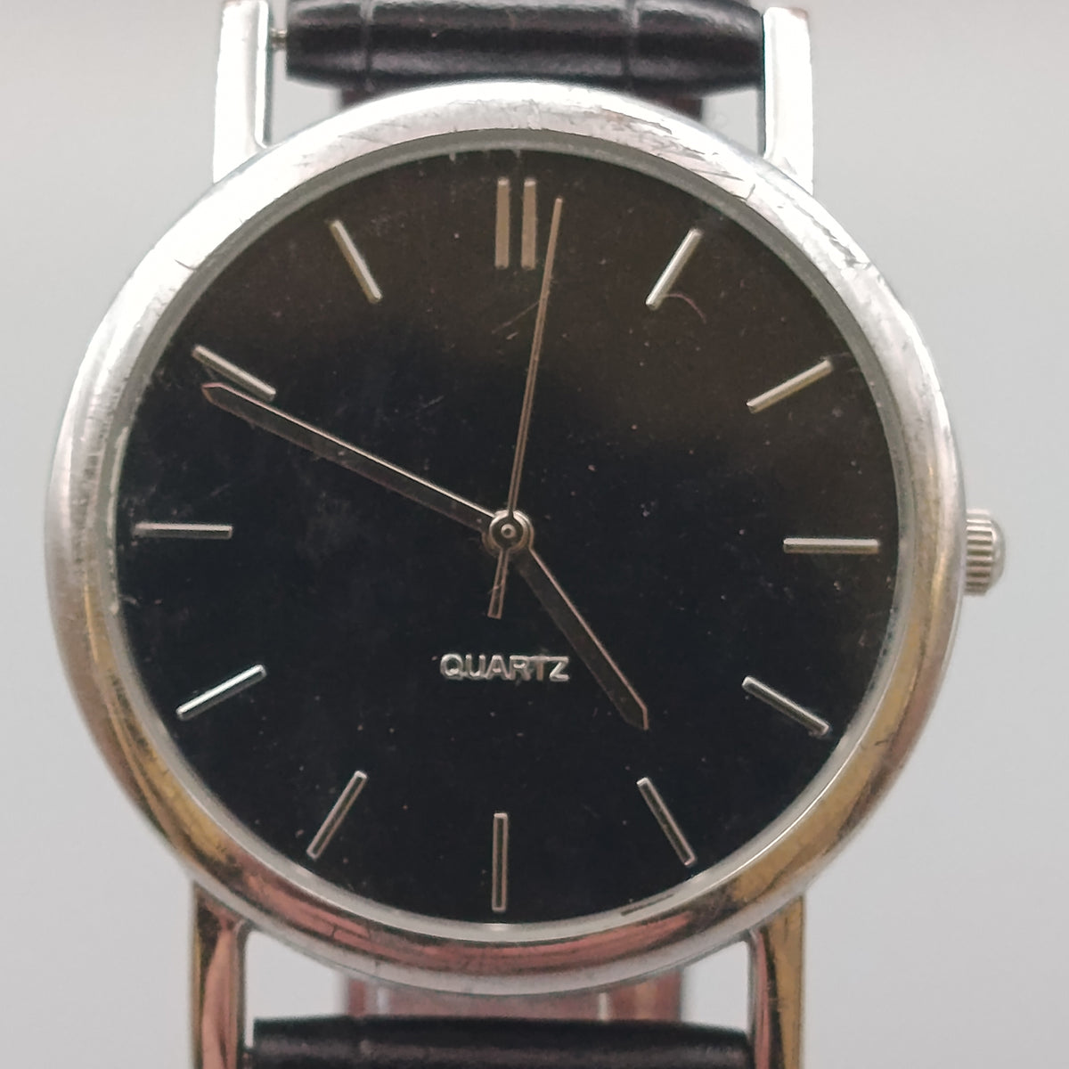 Schlichte Minimalistische Herren Uhr – Schwarzes Zifferblatt