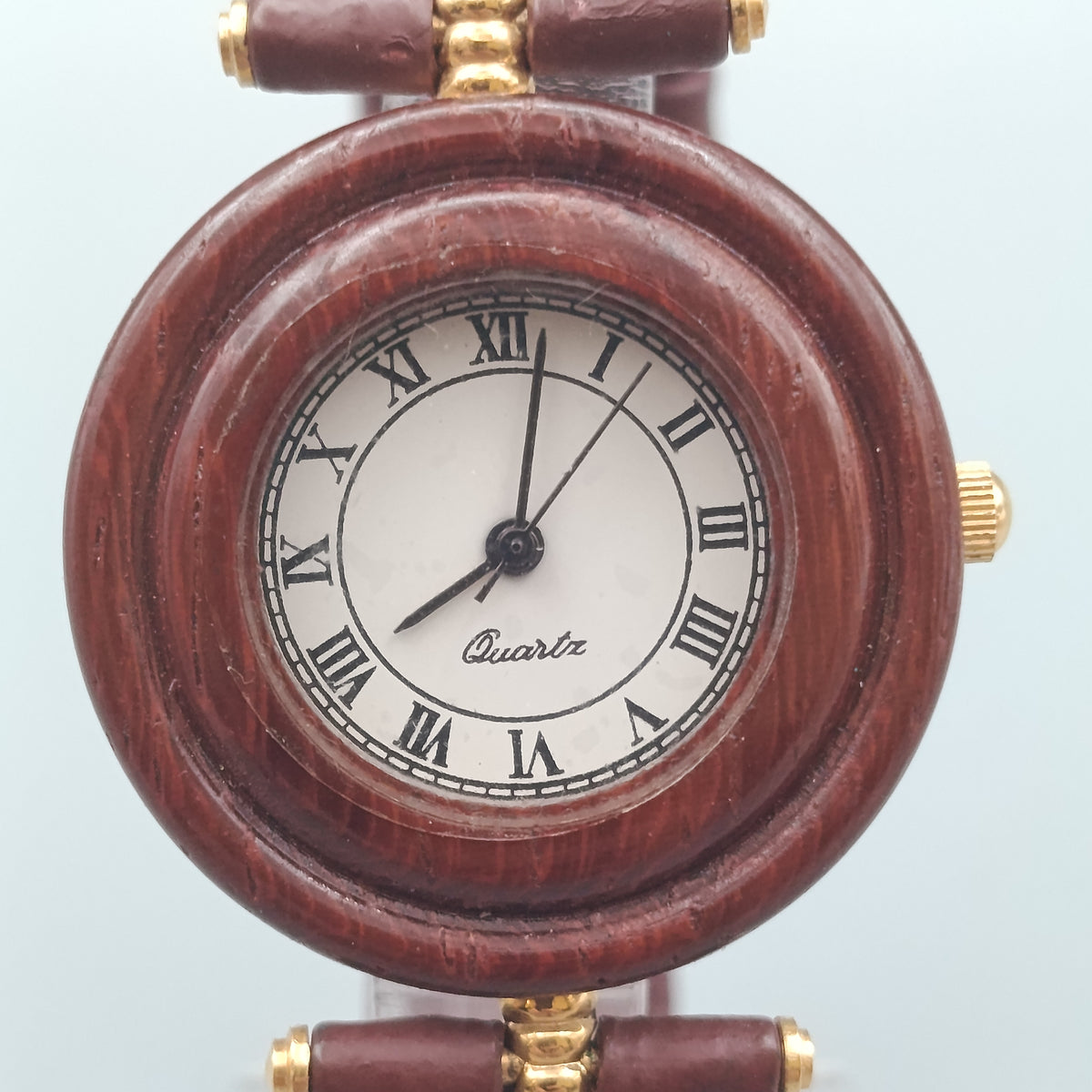 Elegante Damen Uhr im Holz Design – Klassisches Zifferblatt