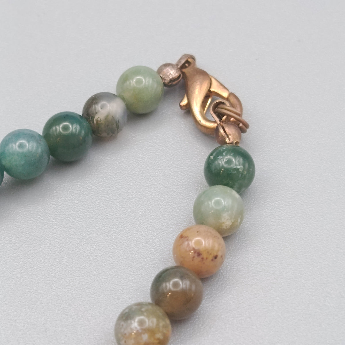 Farbenfrohes Naturstein Armband – Bunte Kugelperlen