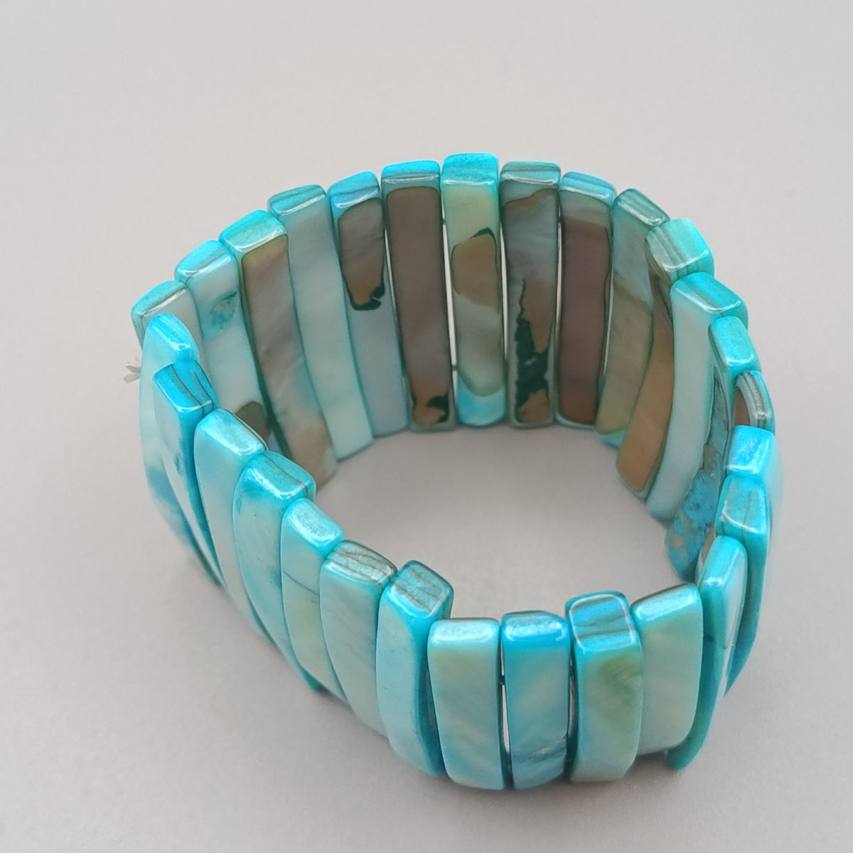 Elegantes Perlmuttscheiben Armband – Türkis-Blau